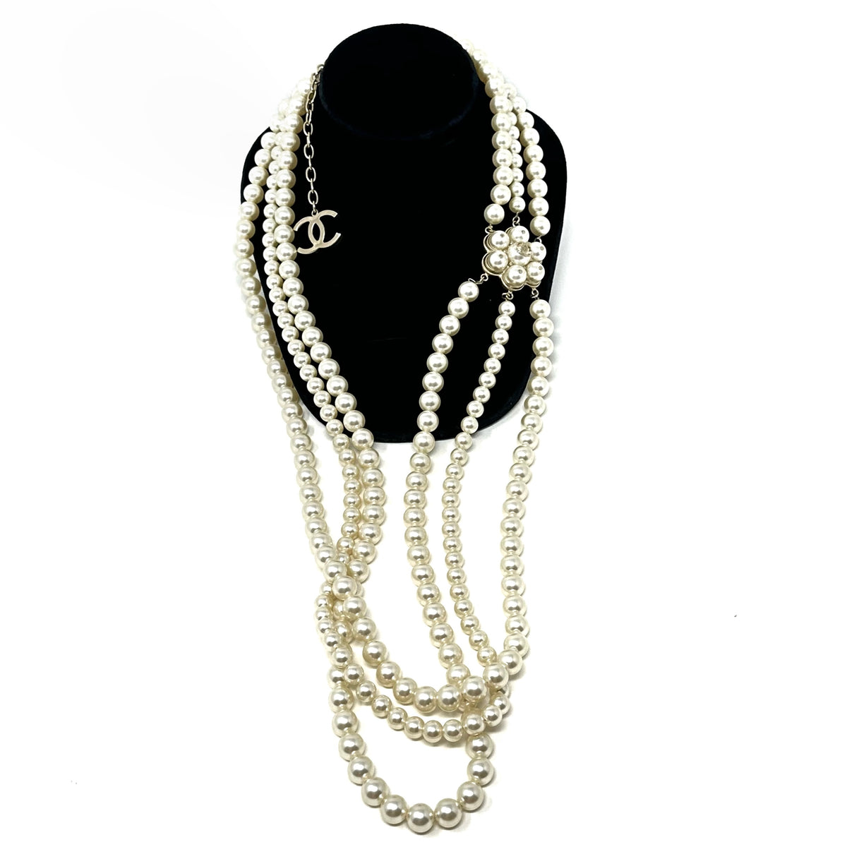 CHANEL Fall Winter 2015 3 Strand Pearl Gold CC Necklace – Jewelsunderthesea